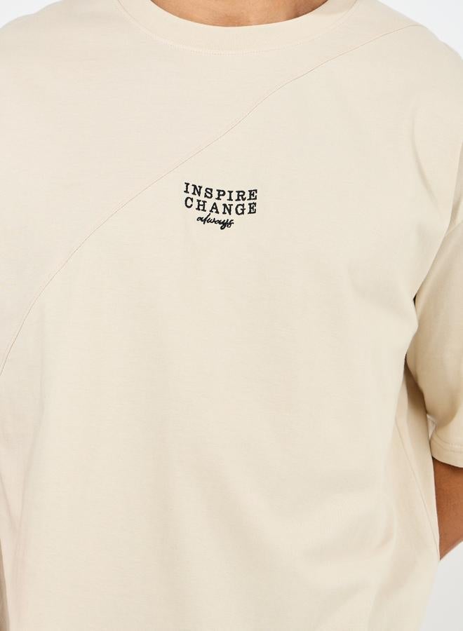 ستايلي تيشيرت فضفاض مطرز بتطريز متباين - Image 3